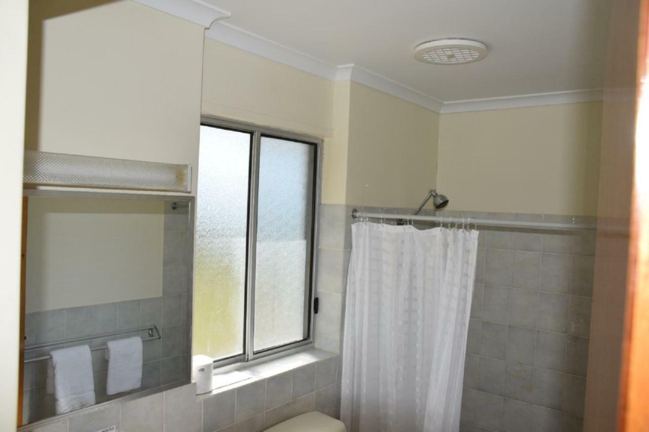 Stansbury Holiday Motel Екстер'єр фото