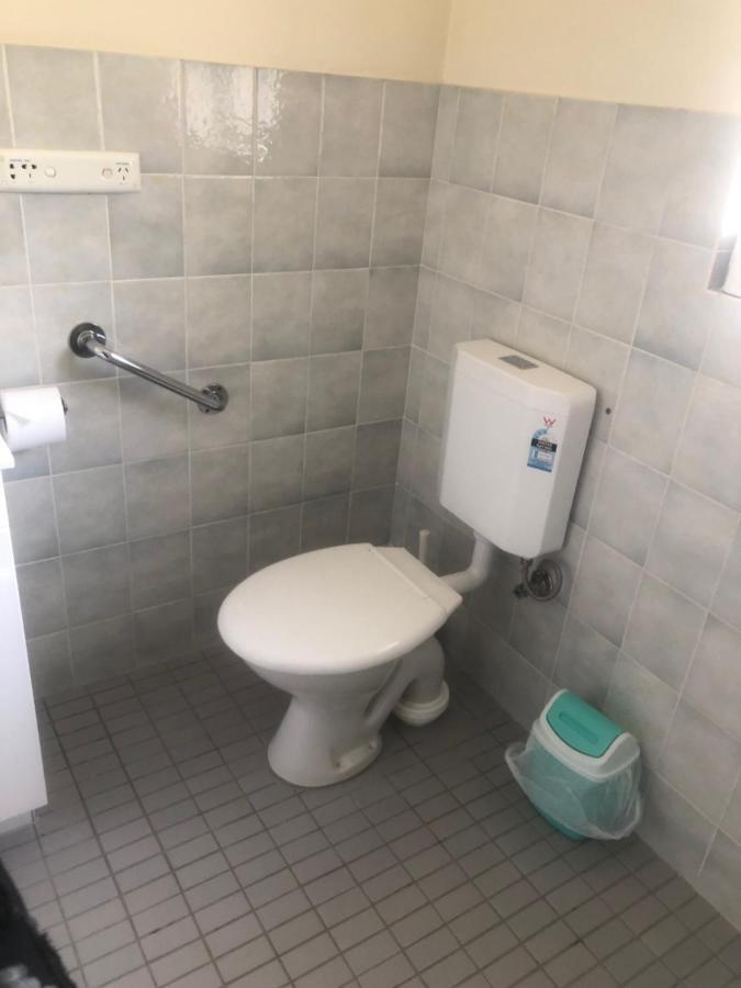 Stansbury Holiday Motel Екстер'єр фото